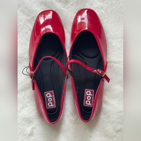 Pop Red Glossy Flats with Strap - Picture 5 of 7
